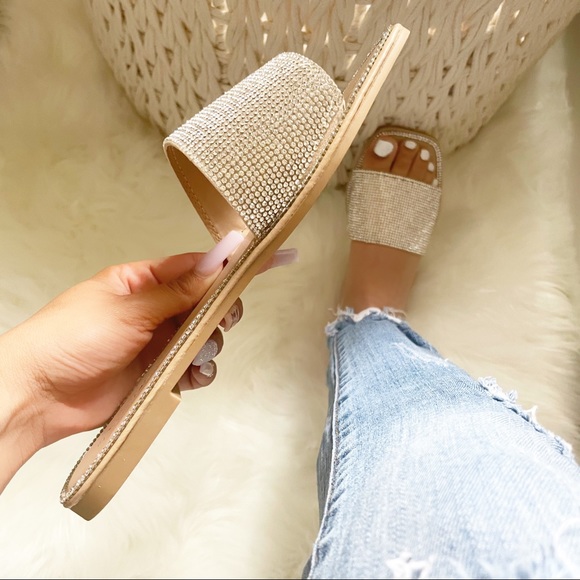 NEW Tami Sandal- in Nude - Picture 2 of 5